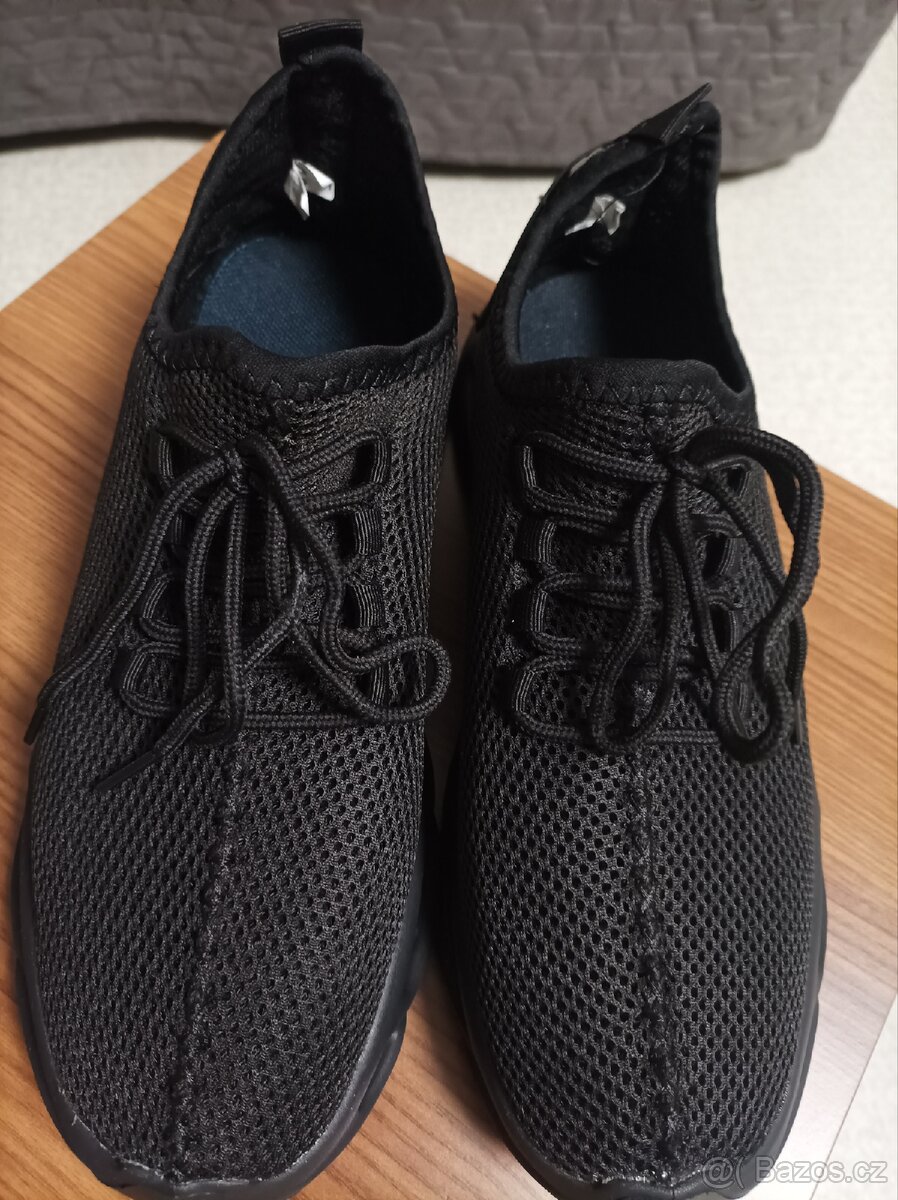 . boty běžecké . Velikosti 42 - 4