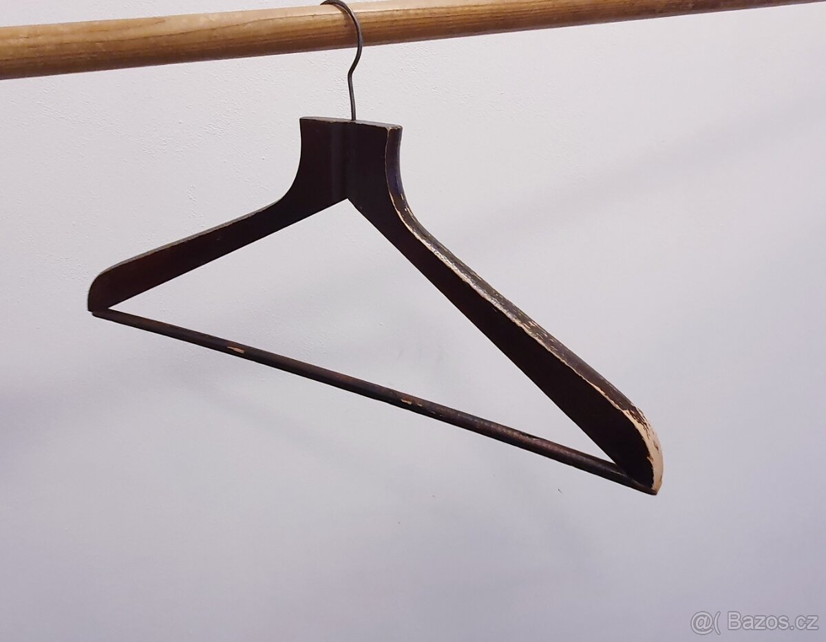 Dřevěná retro ramínka - 4