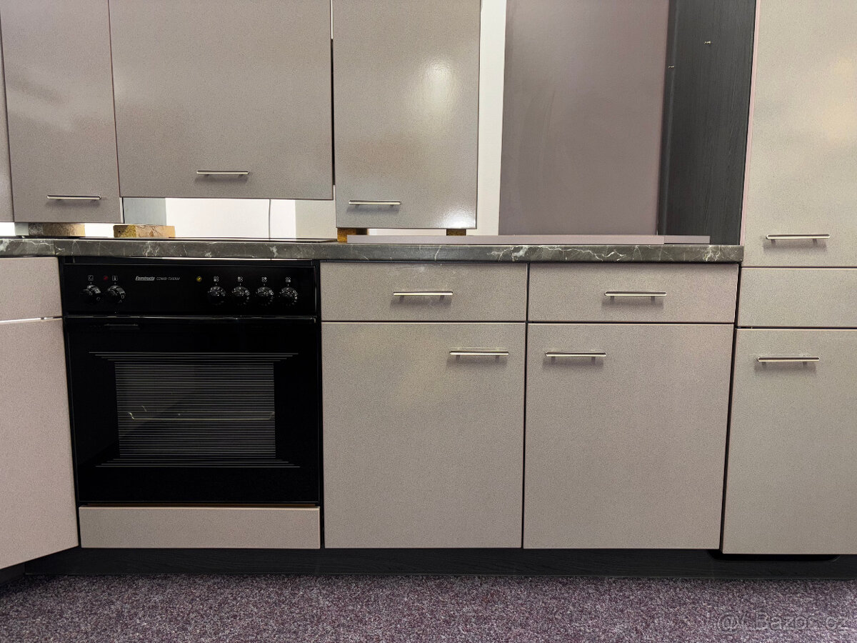 Kuchyň vč zánovní kuchyně siemens - 4