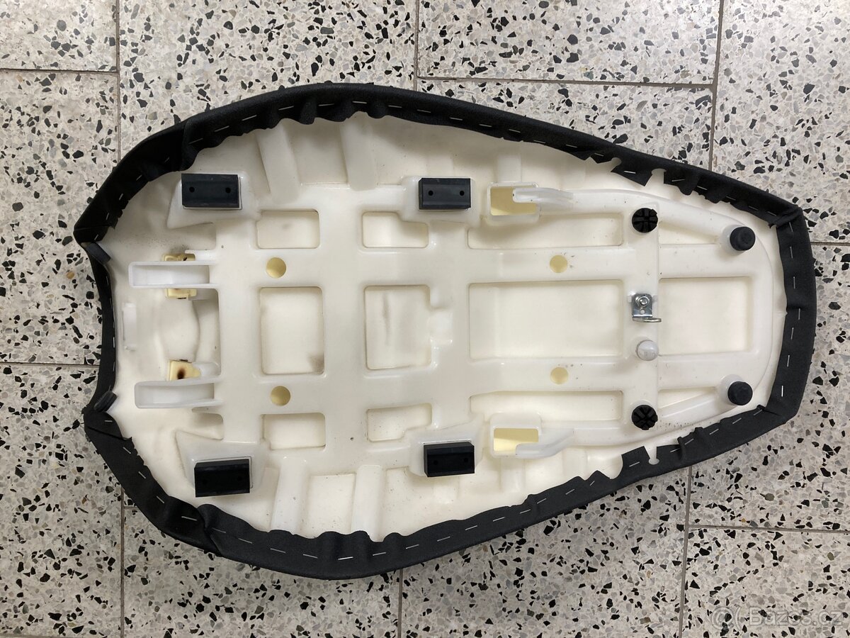 Suzuki V-Strom DL 650 XTA, zvýšené sedlo - 4