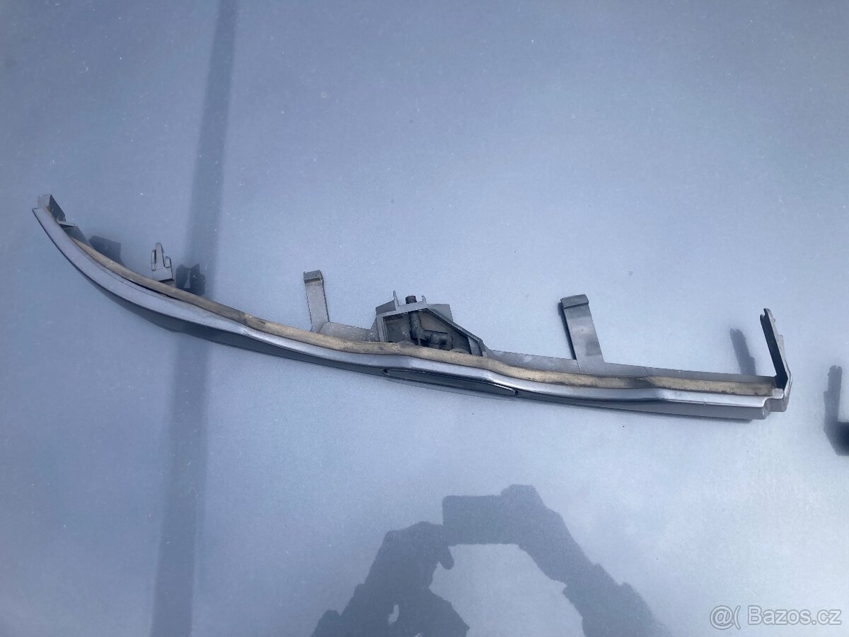 BMW E46 - listy pod svetla - 4