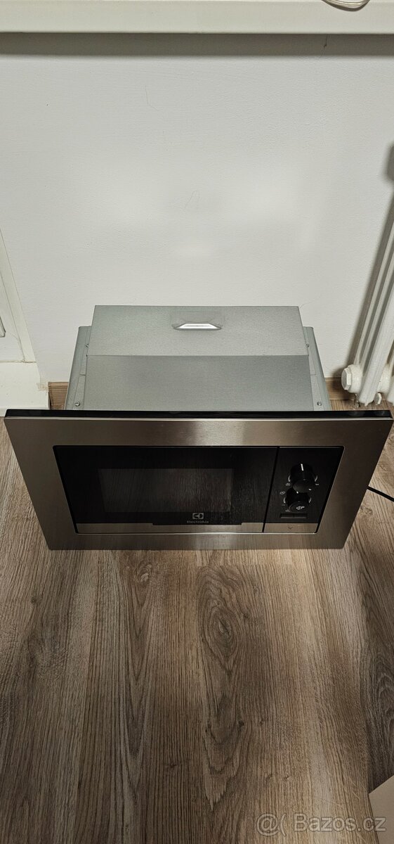 Vestavná mikrovlná trouba Electrolux - 4