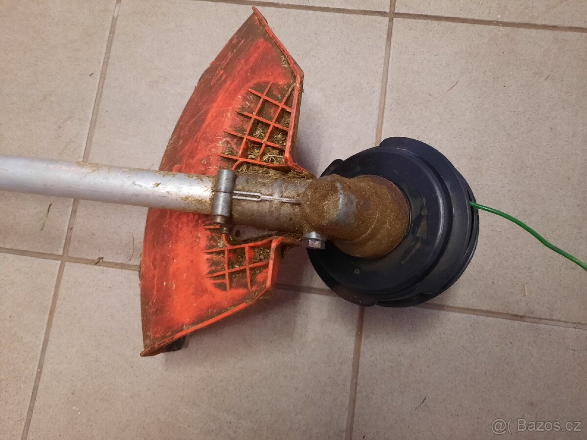 Motorová strunová kosa Oleo Mac - 4