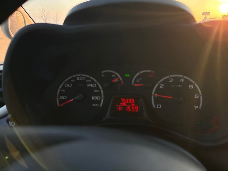 Ford Ka 1.2 75 000km Nová STK, 2x kola - 4