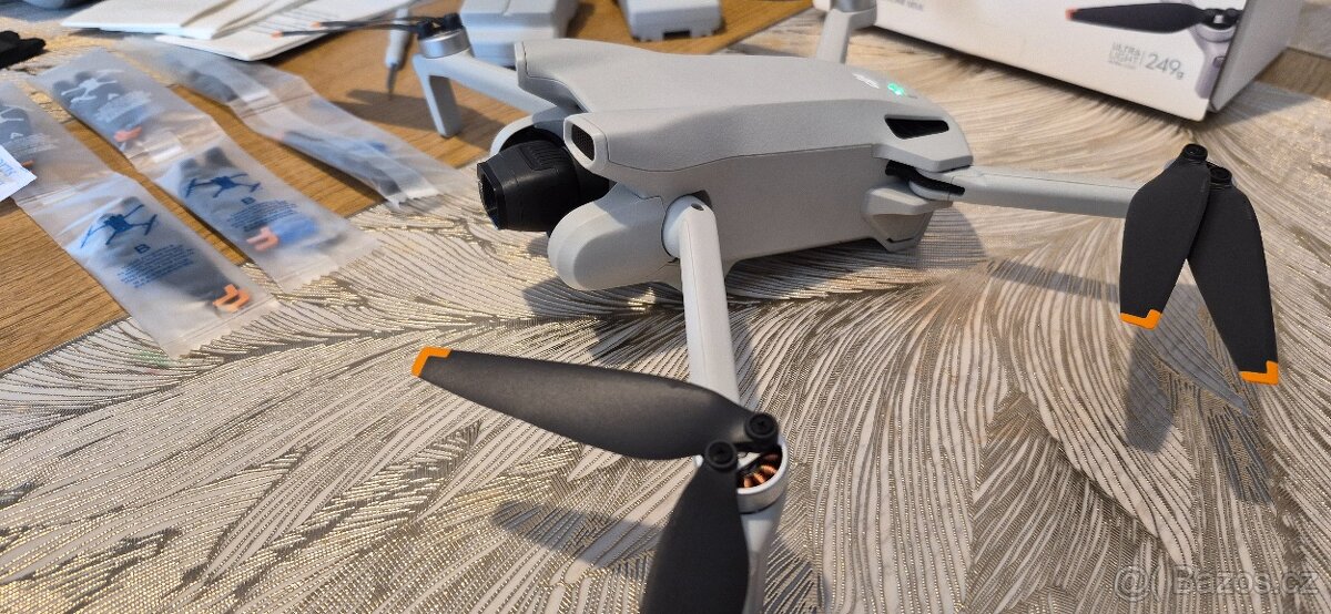 DJI Mini 3 Fly More Combo (DJI RC) TOP STAV. - 4