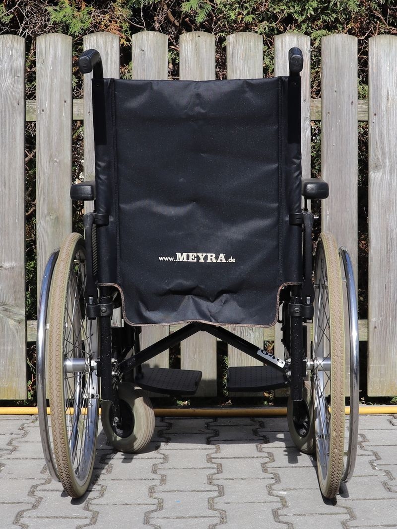 068-Mechanický invalidní vozík Meyra. - 4