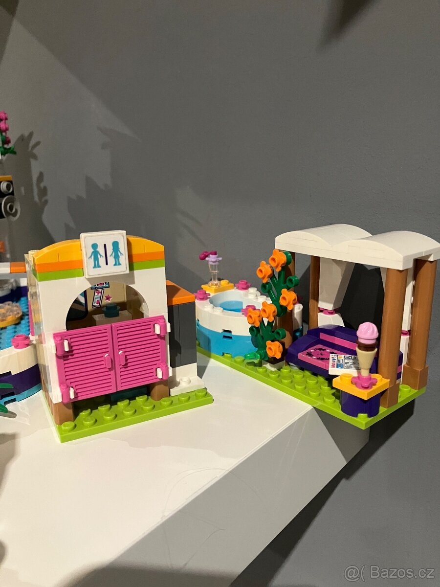 LEGO® Friends 41313 Letní bazén v městečku Heartlake - 4