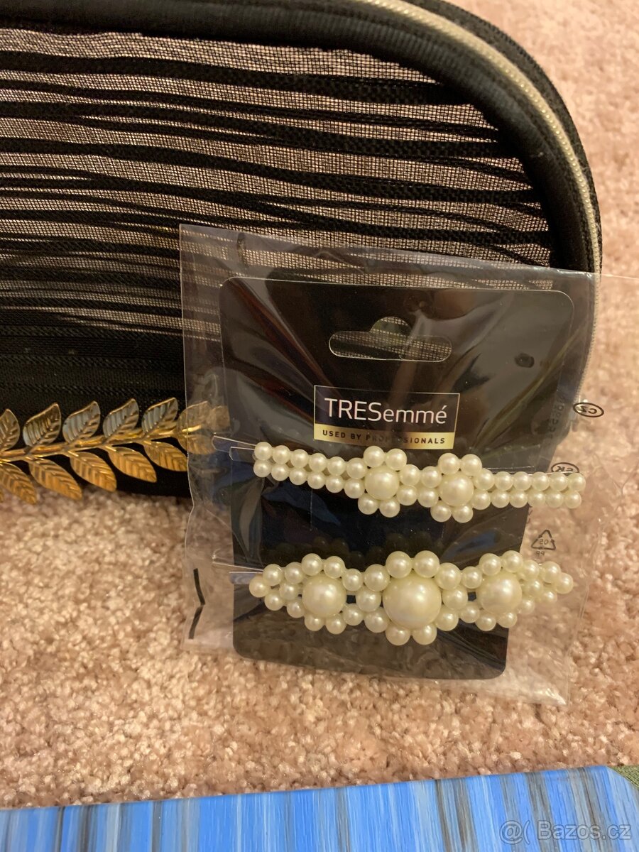 Set věcí - taštička, album, cedule, ozdoby - 4