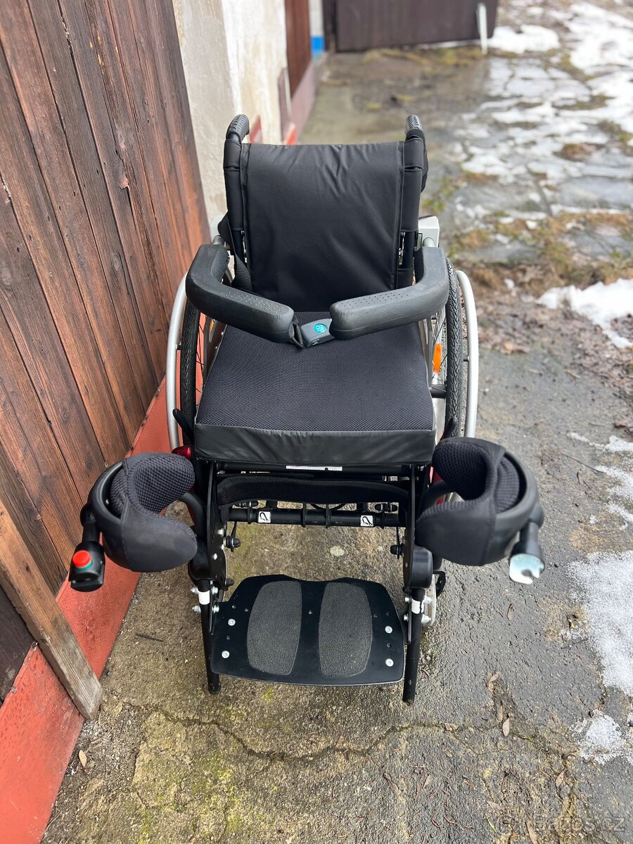 invalidní vozík stavěcí elektricky - 4