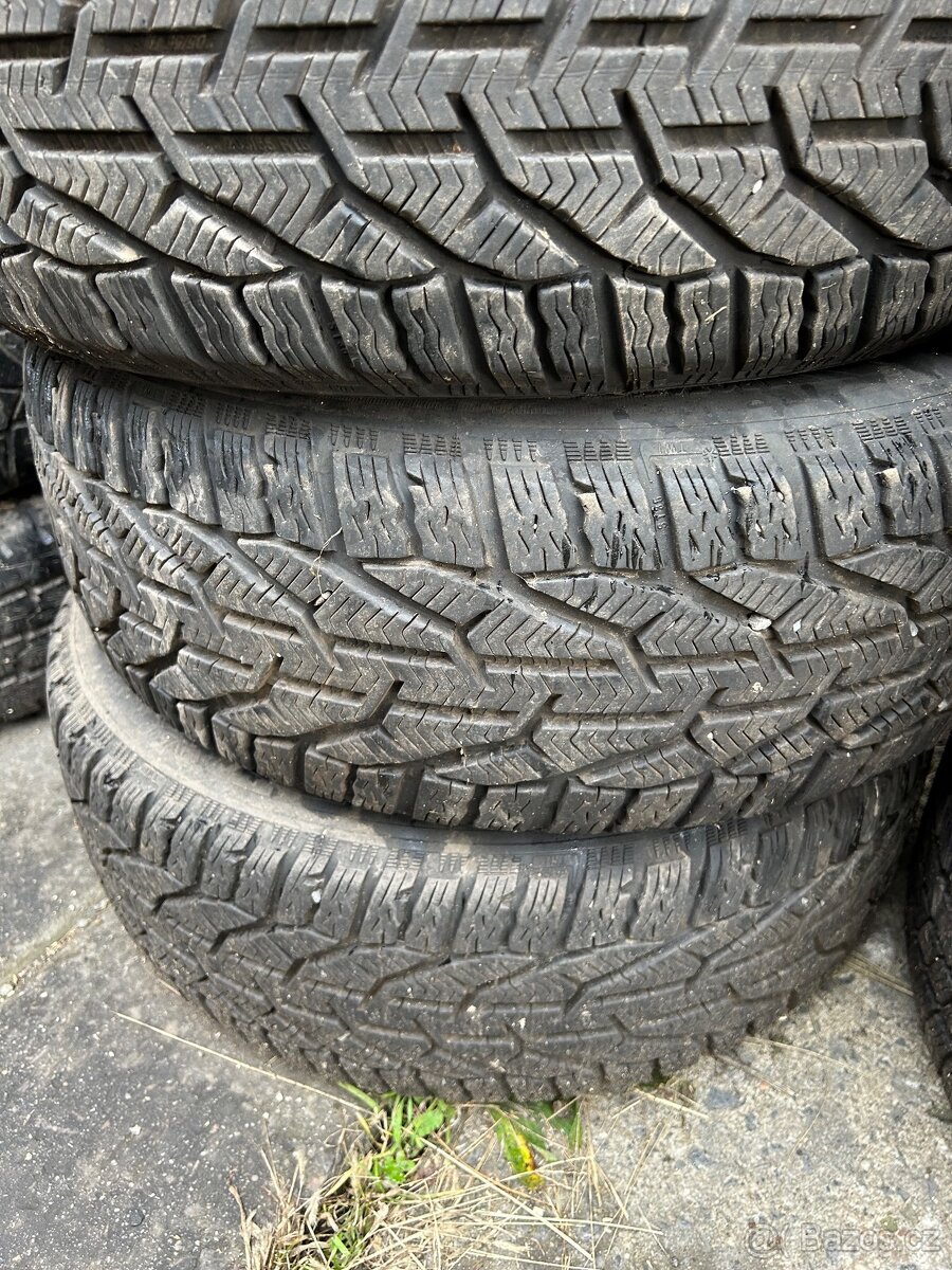 Zimní pneu s alu disky 205/55/16. - 4