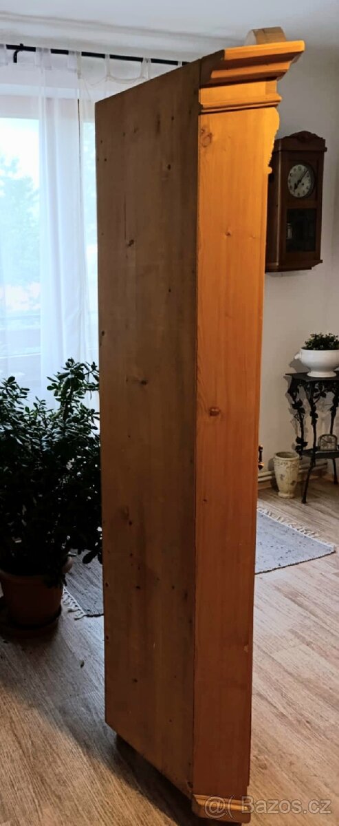 Nabízím rohovou skříň š68xv194x42cm - 4