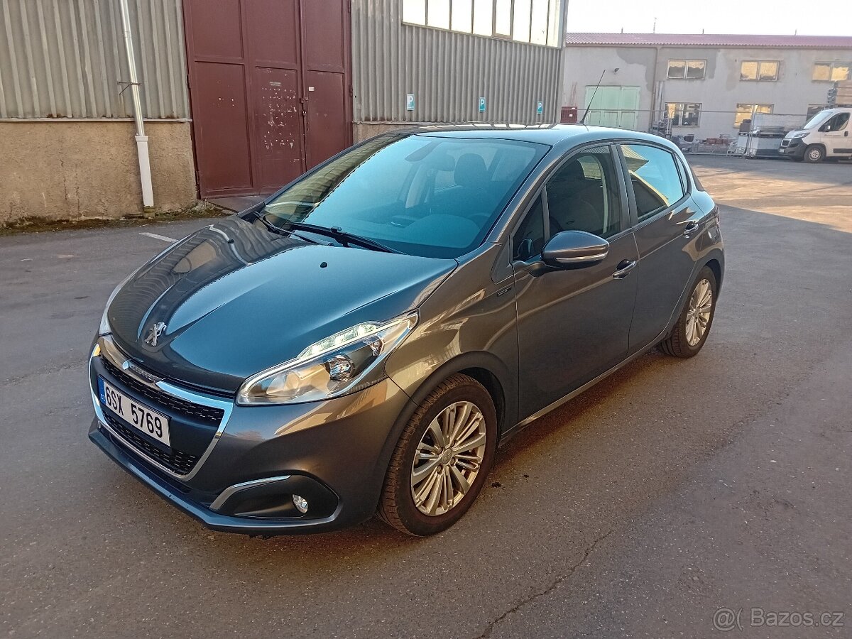 Peugeot 208 1.2i, 61kw, r.2018, naj. 44tis. Servis. - 4