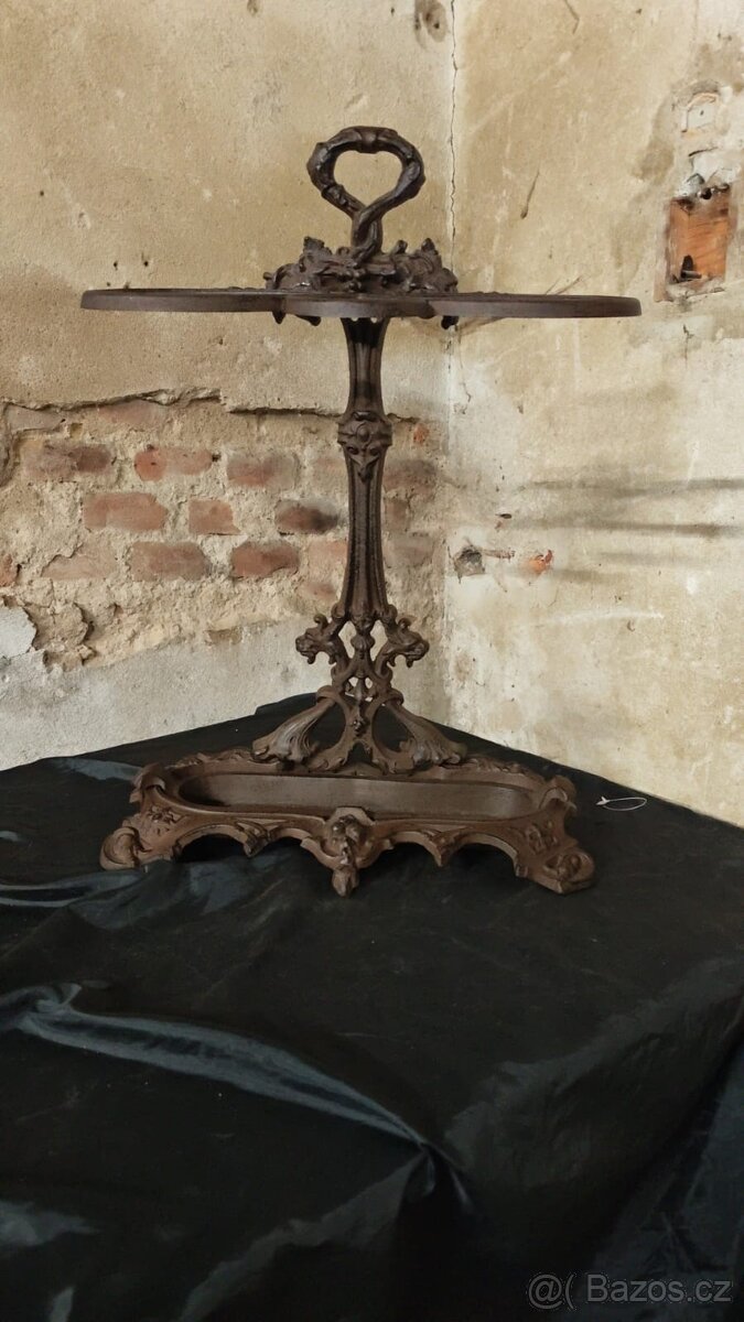 Starý, Ozdobný Litinový Stojan na Deštníky a Hůlky 🏰 - 4