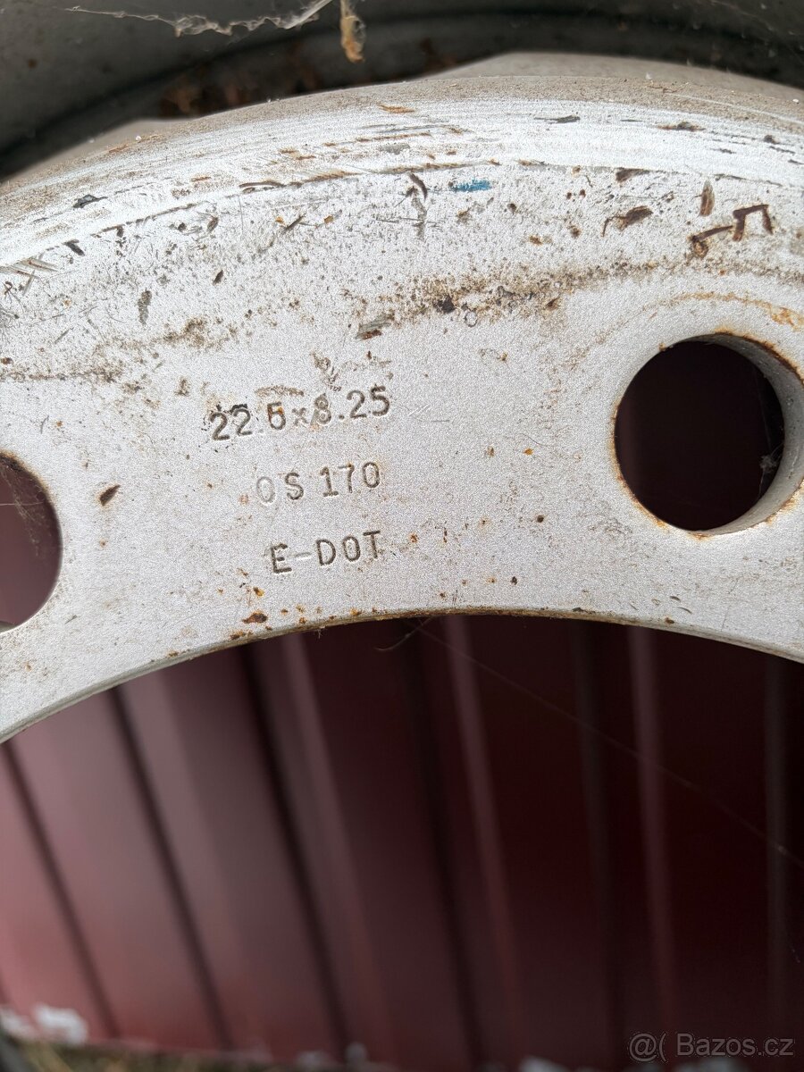 Bridgestone 295/80r22.5 - 4