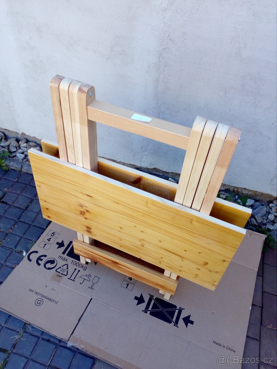 Prodám dřevěný skládací stůl 69,5x71,5cm - 4
