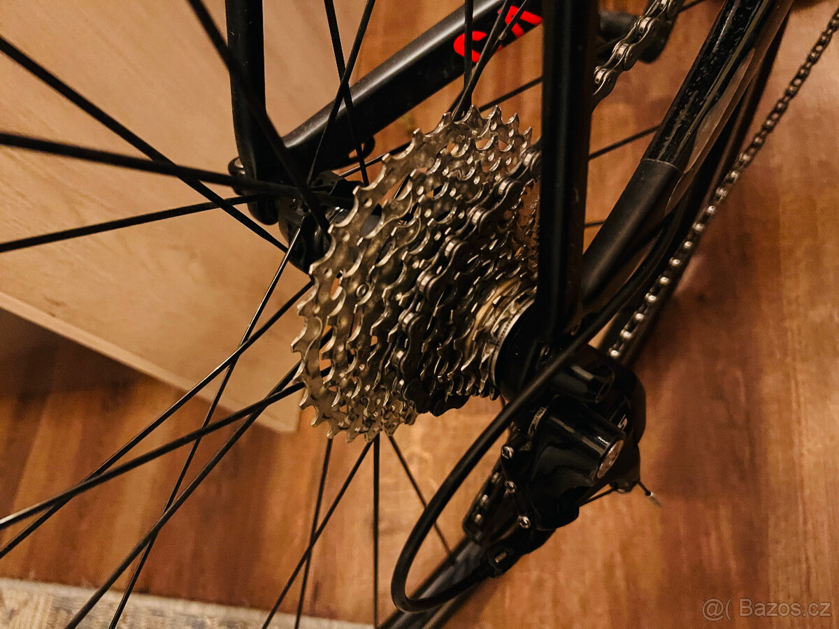 KARBONOVÉ SILNIČNÍ KOLO: CANYON ENDURACE CF - 4