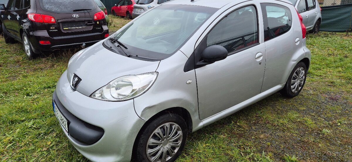 Peugeot 107 1.0 - 4