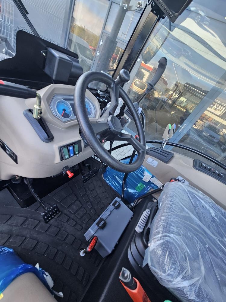 Tauros TE254c s čelním nakladačem. - 4