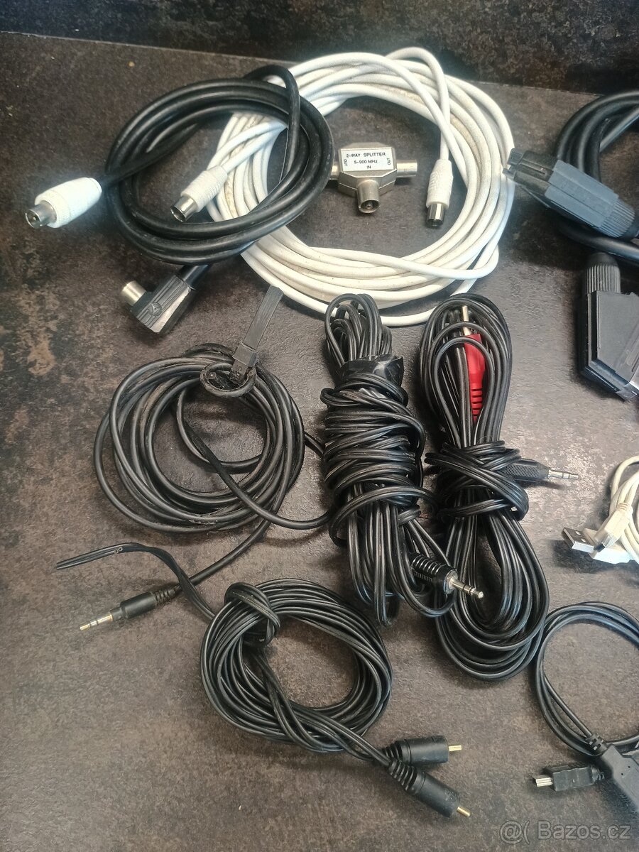 Různé PC a video kabely - 4