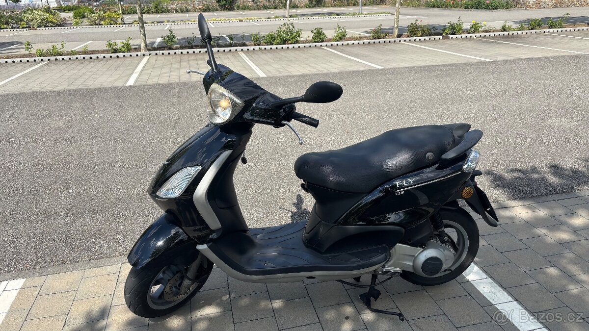 Skůtr Piaggio Fly 125 - 4