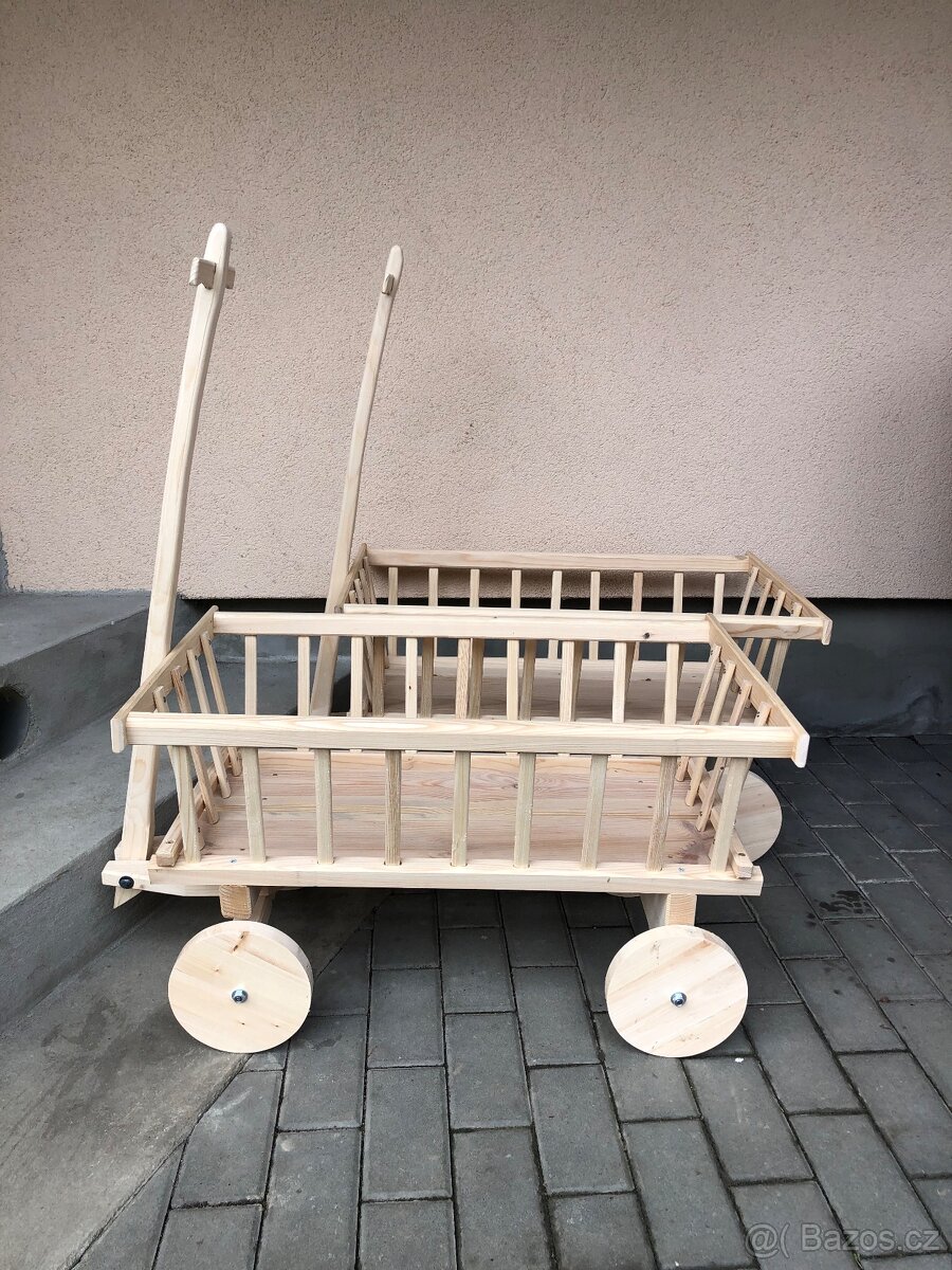 Okrasný dřevěný vozíček - 4