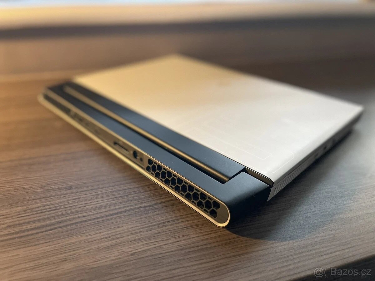 Prodám Dell Alienware m15 R3 - 4