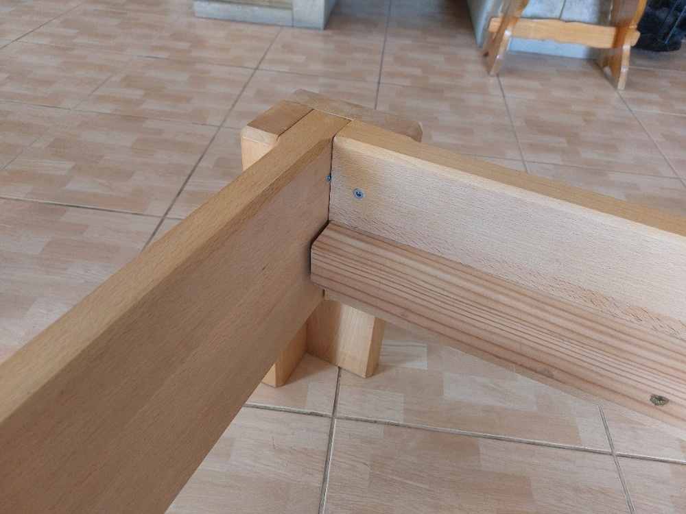 Jedno lůžko postel masiv buk - 4