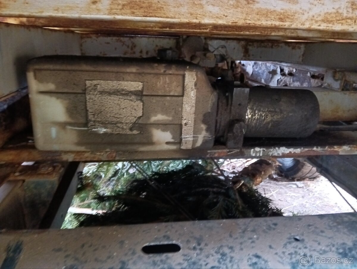 nabízím sklápěcí korbu - 4