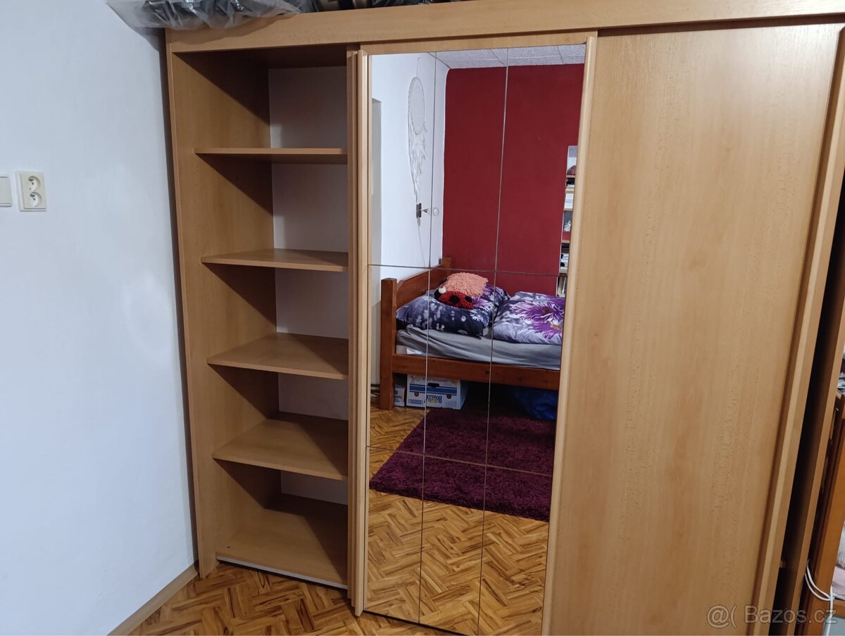 Velká šatní skříň - 4