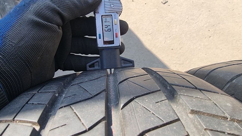 Letní pneu 215/65/16c Bridgestone - 4