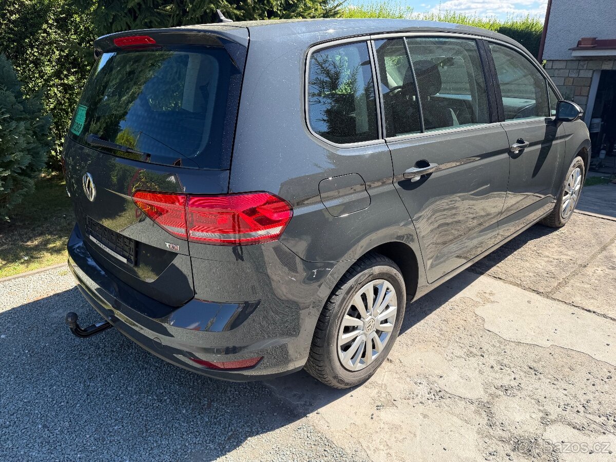 VW TOURAN 7 MÍST - 4