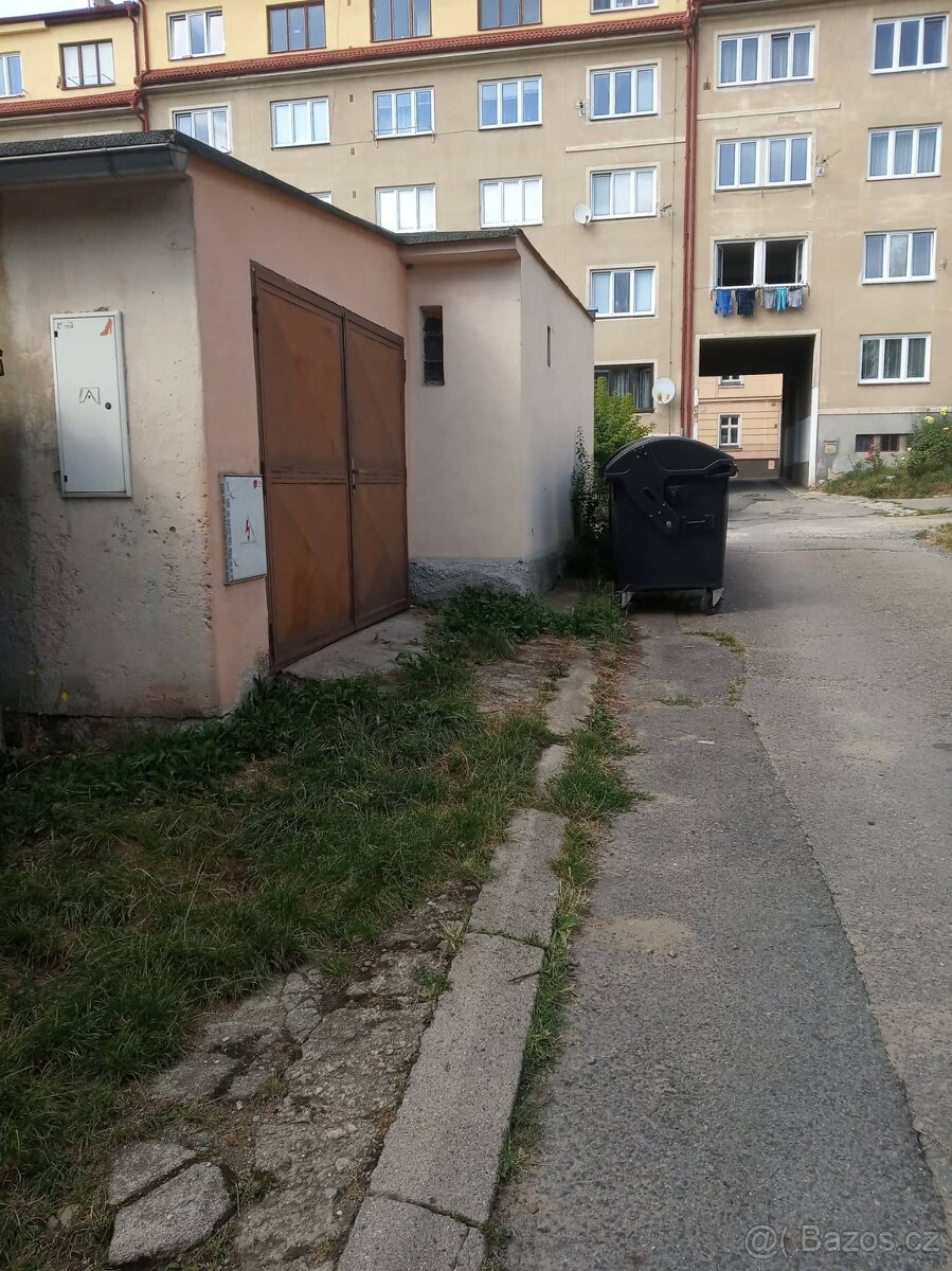 Garáž v centru Písku - 4