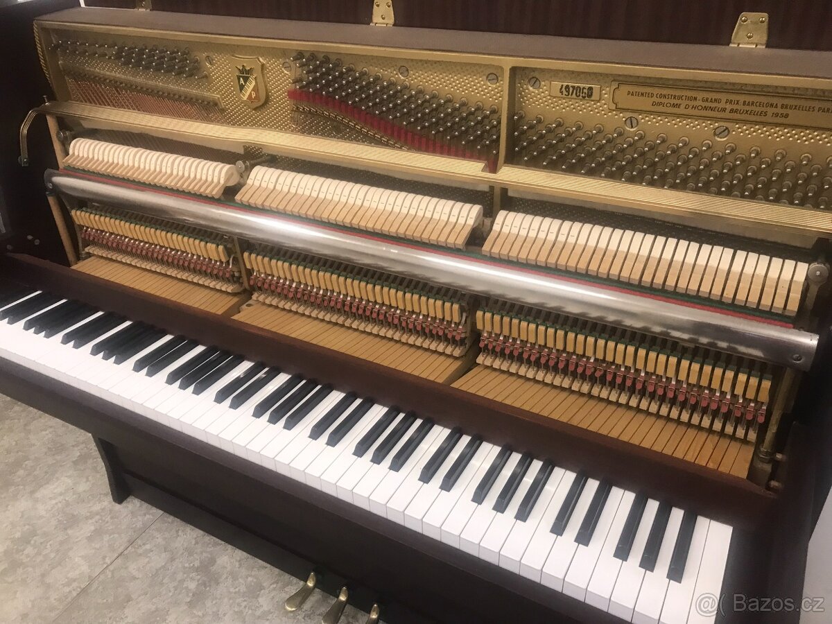 Prodám pianino PETROF - 4