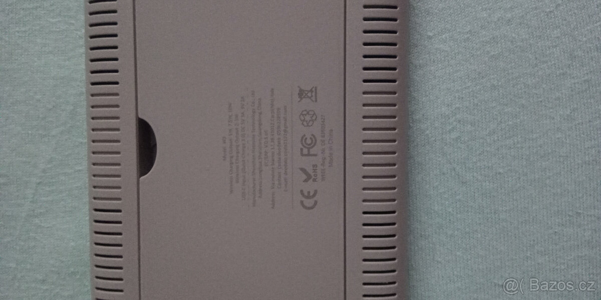 Bezdrátový nabíjecí stojan 3v1 - 4