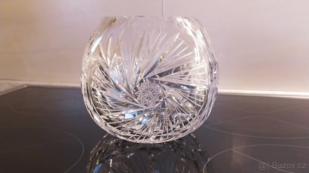 broušená kulatá váza - 4