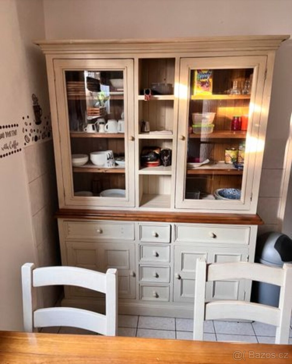 SET MASIVNÍHO KVALITNÍHO NÁBYTKU - 4