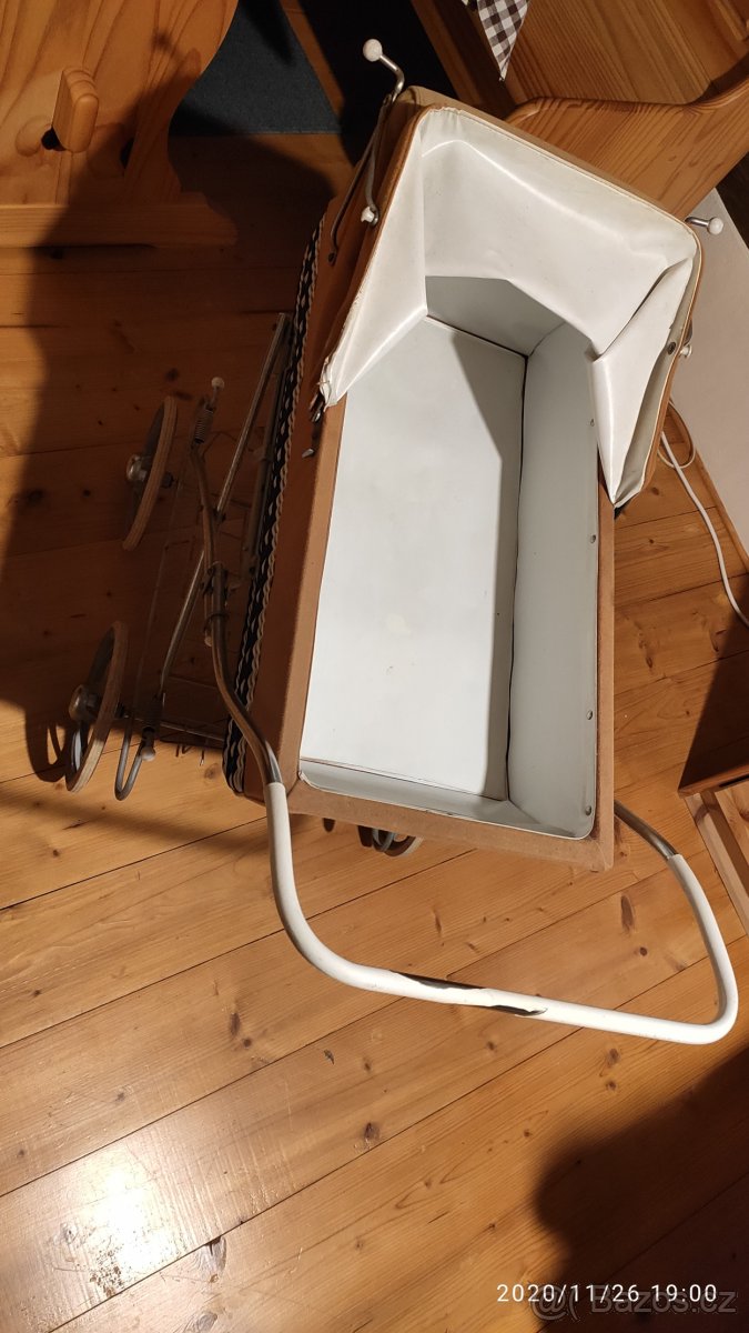 Retro-kočárek pro panenky - 4