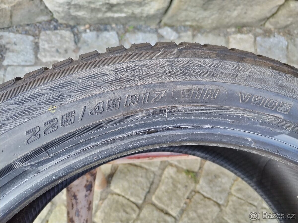 225/45/17 zimní pneuYOKOHAMA 225/45 R17 - 4