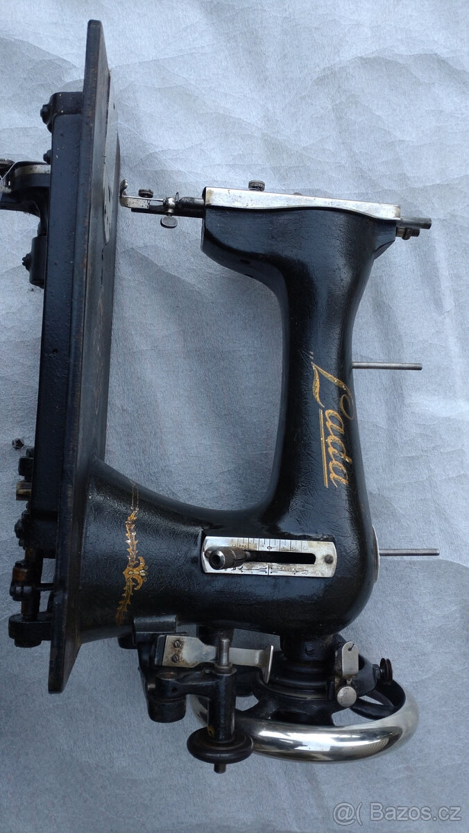 prodám starý šicí stroj Lada - 4
