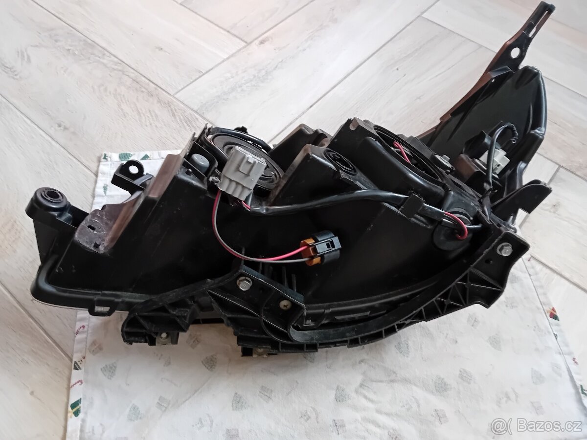 Pravé přední světlo Subaru Forester SH - 4