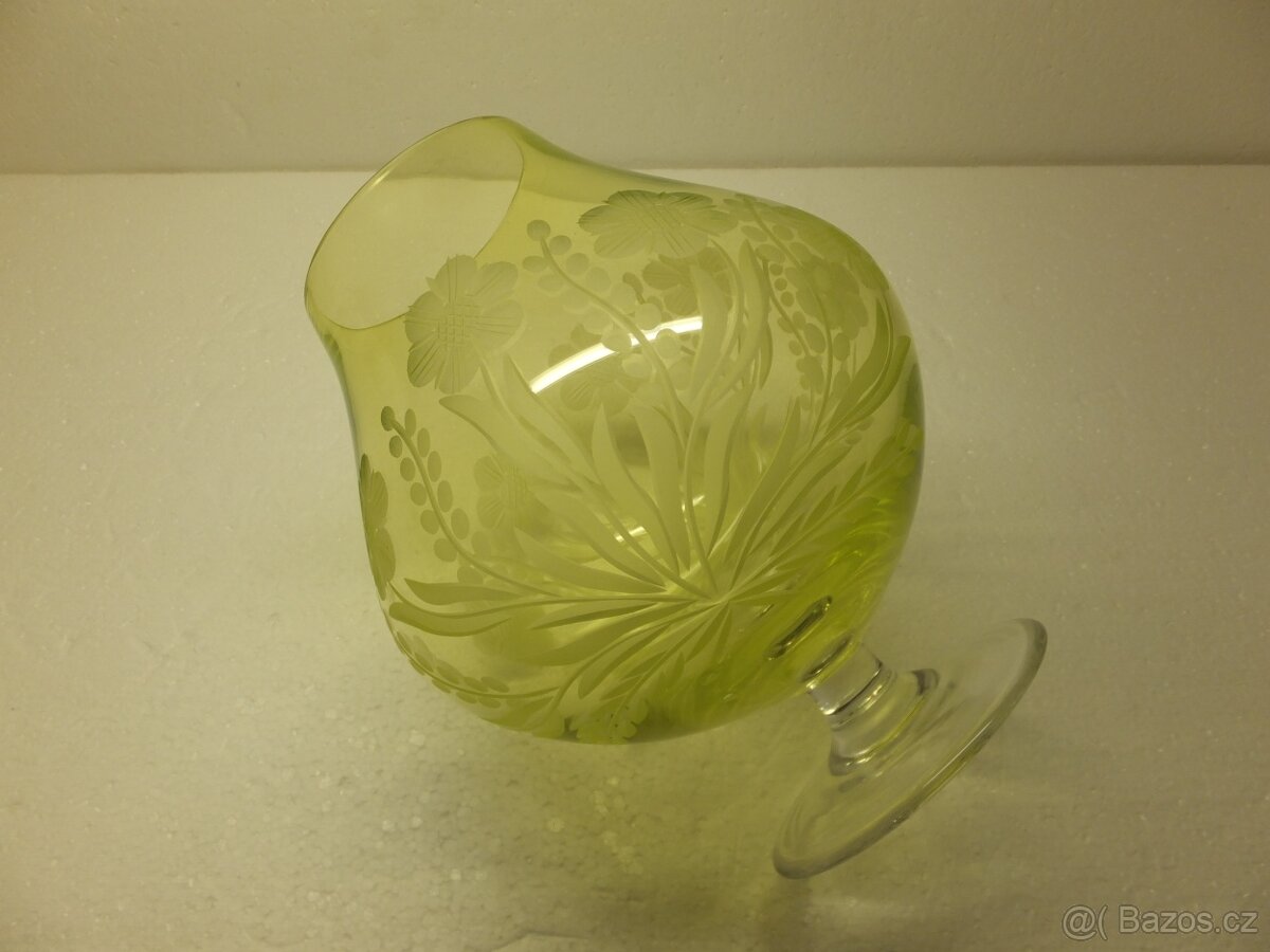 Obří krásná broušená žlutozelená číše obs. 2,7 l. - 4