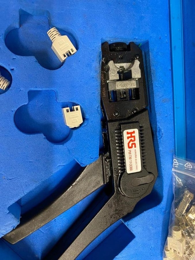 Krimpovací kleště Hirose PM-TM 11-0088 v kufru - 4