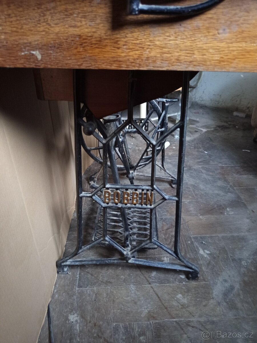 Prodám starý šicí stroj Bobbin - 4
