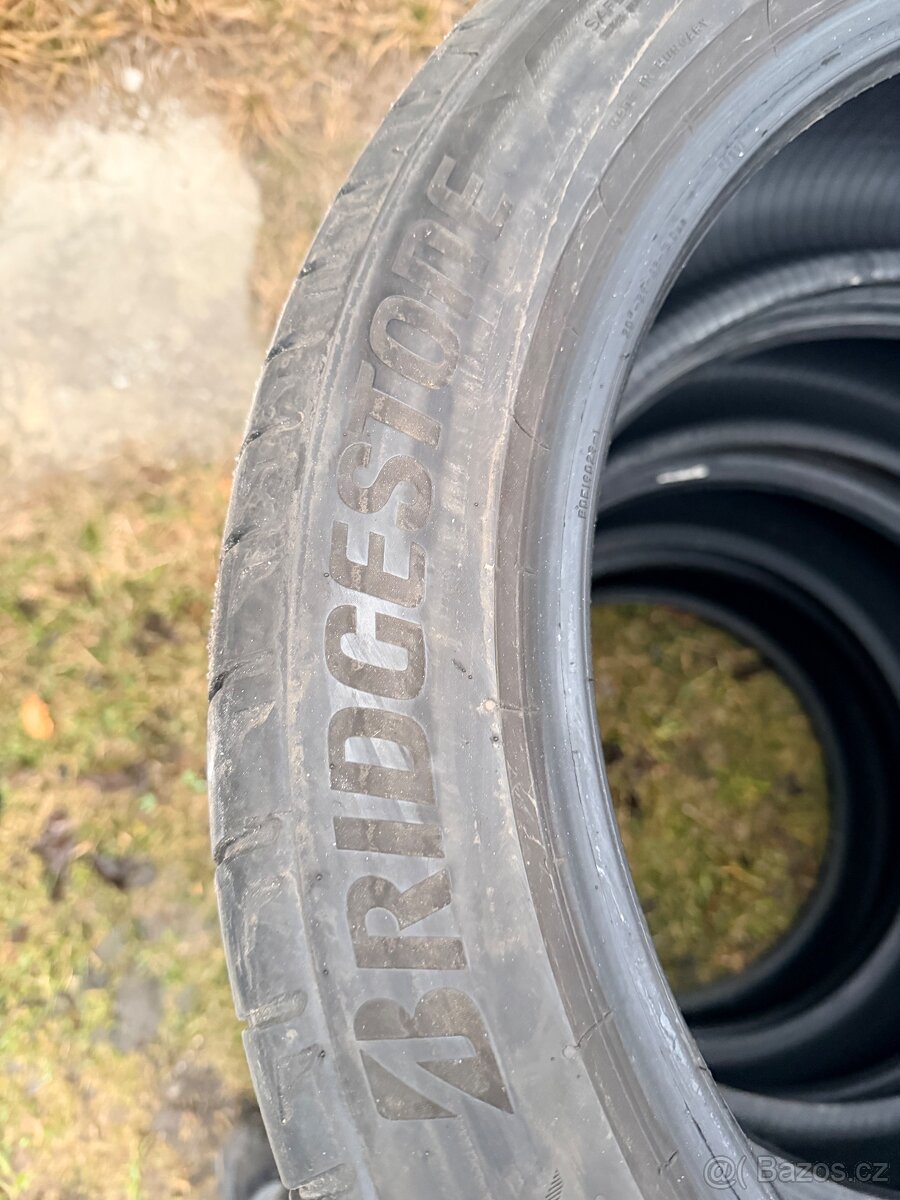 Bridgestone 255/45R20 - 4