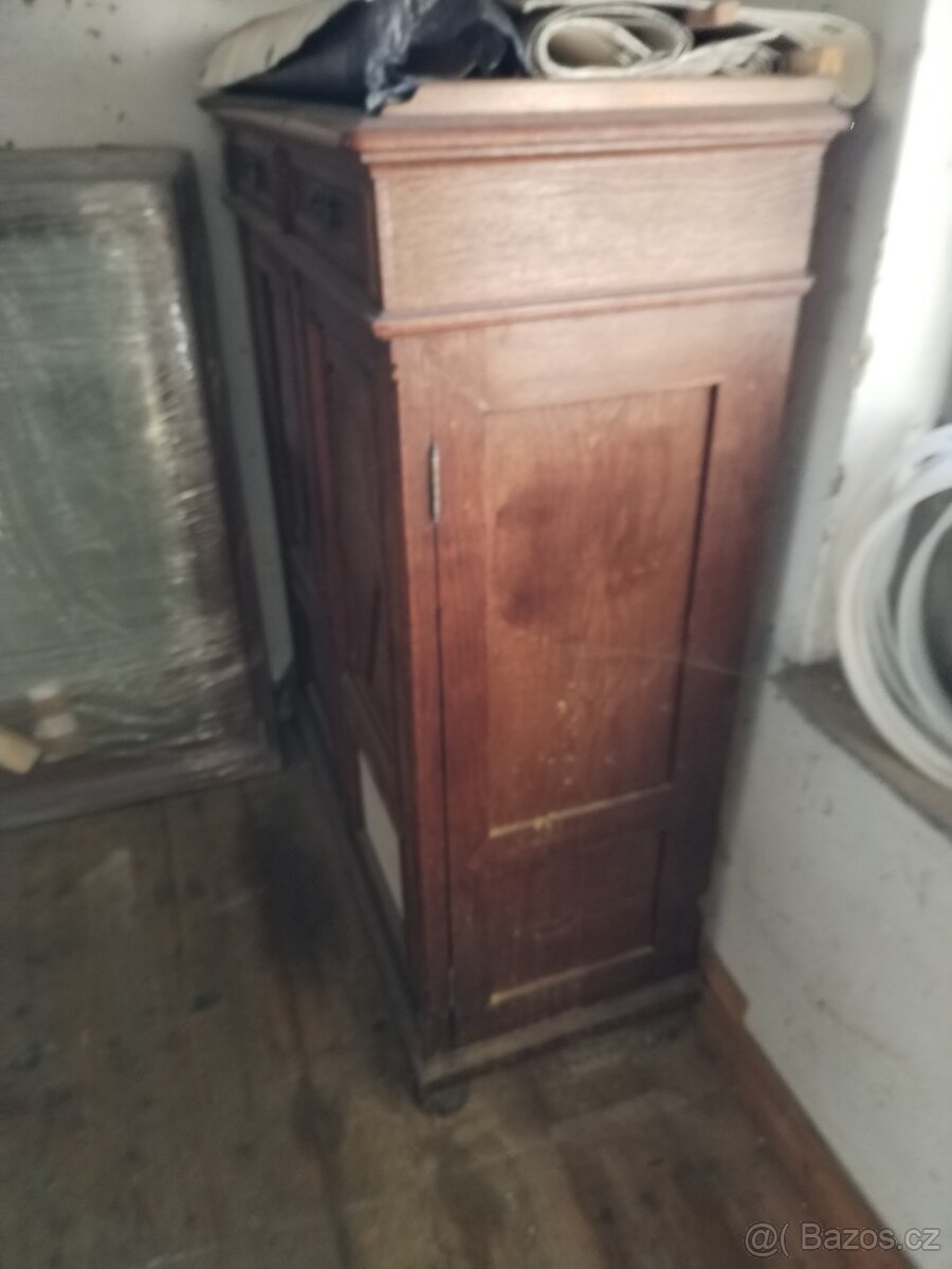 Staroužitnou skříň, komoda. - 4