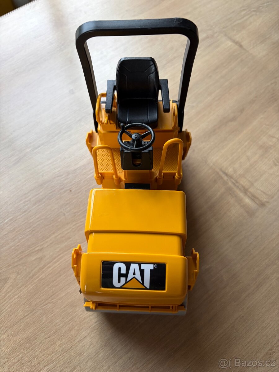 Bruder 2433 Vibrační válec CATERPILLAR - 4