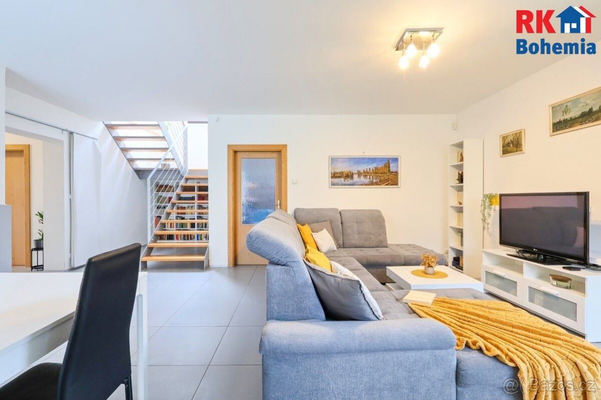 Prodej rodinného domu 5+1 se zahradou u centra města Český B - 4