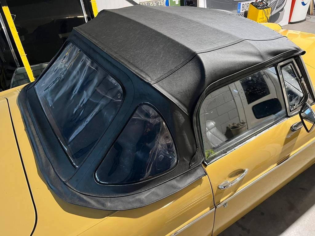 MG B Cabriolet z roku 1972 - 4