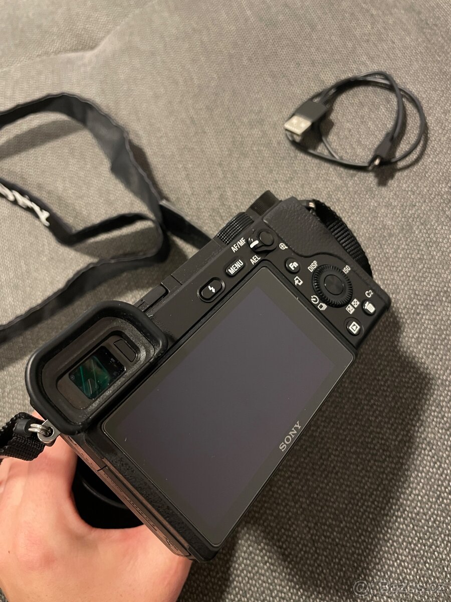 Sony Alpha A6400 čermé tělo + obj. E 18-135mm f/3,5-5,6 II - 4