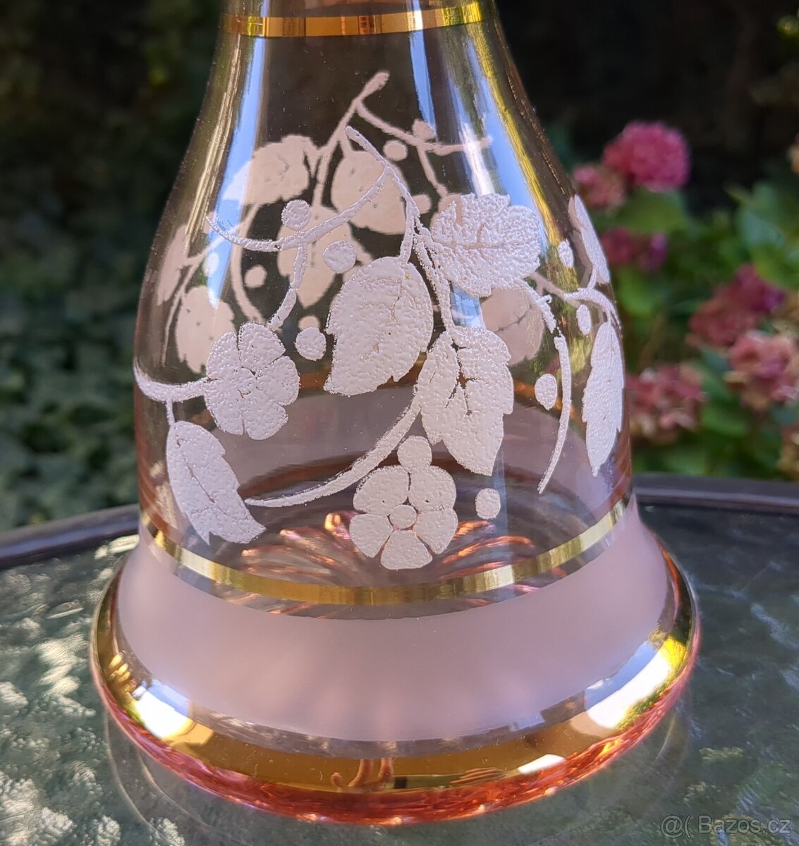 Skleněná růžová karafa se zlacením - 4